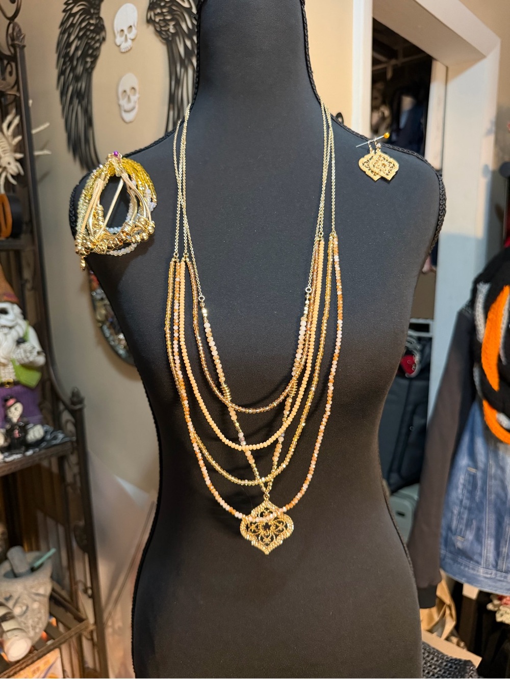 JEWELRY BUNDLE #29 6pcs Avon Goldtone and peach